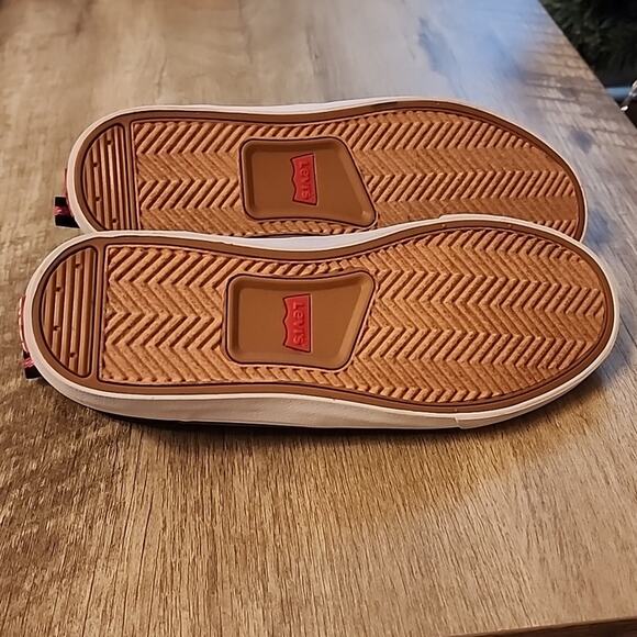 NEW Levi's Naya Lux Sneakers - Picture 9 of 10